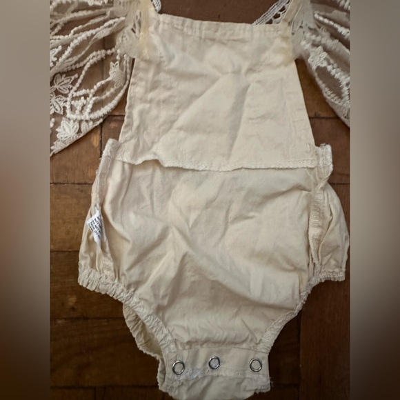 Vintage Ruffle Lace Baby Girl Romper - Picture 6 of 15